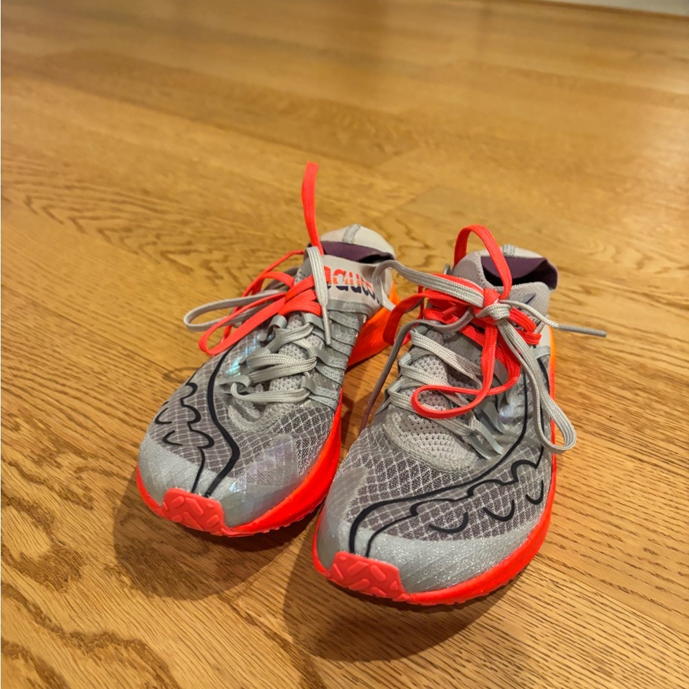 Saucony Gray and Pink Running Shoes Size 7